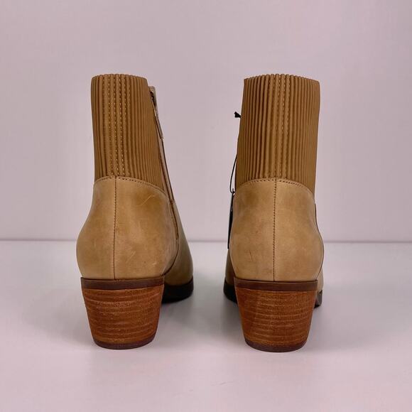 NWT Vionic Shantelle Waterproof Heeled Ankle Booties Wheat Size 7 New with Box - Picture 5 of 9